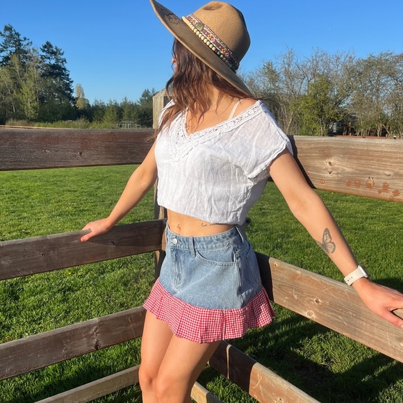 DAISEY DUKE DENIM MINI SKIRT SIZE MEDIUM - Picture 1 of 8